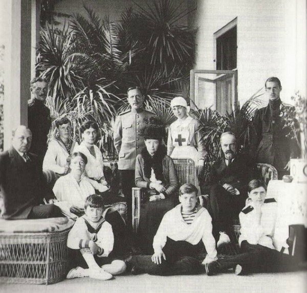 На веранде дворца Ай-Тодор. Апрель 1917 года.