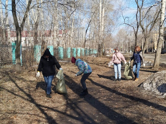     Общегородской субботник в Комсомольске продлится два дня. ФОТО: администрация Комсомольска
