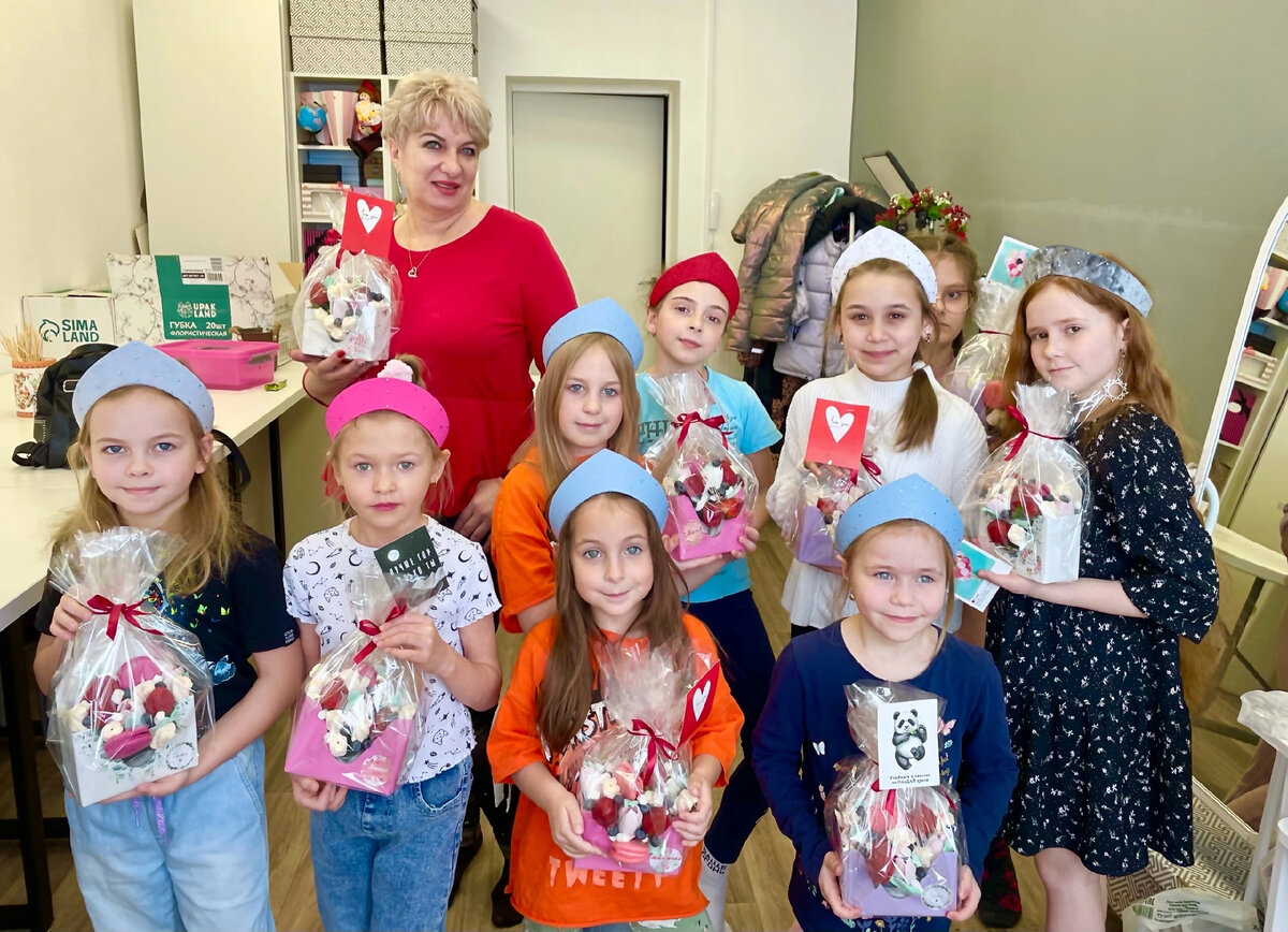 Девочки тоже в кокошниках