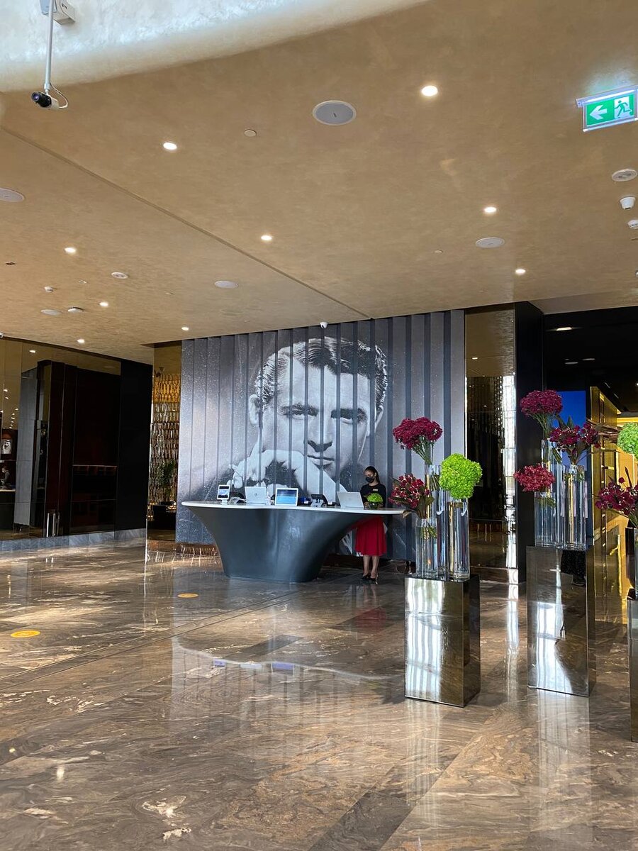 Лобби прямо создан, чтобы здесь устраивать фотосессии