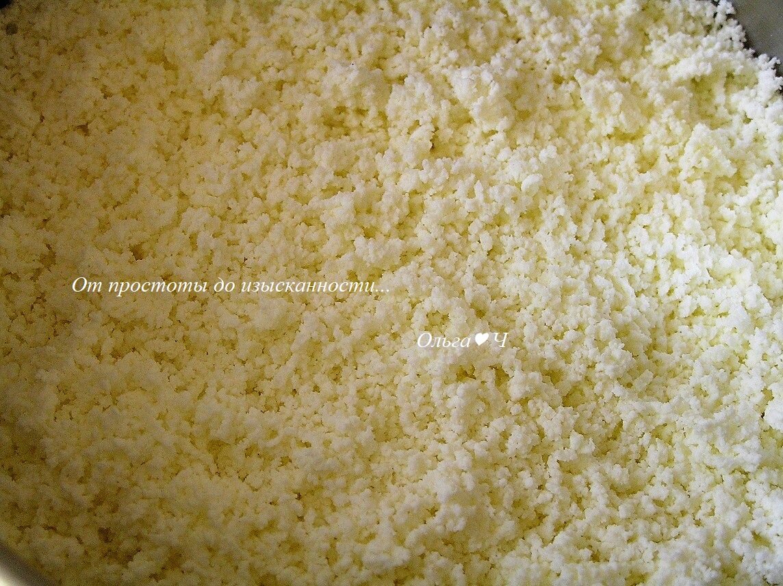 Протрите творог через сито.