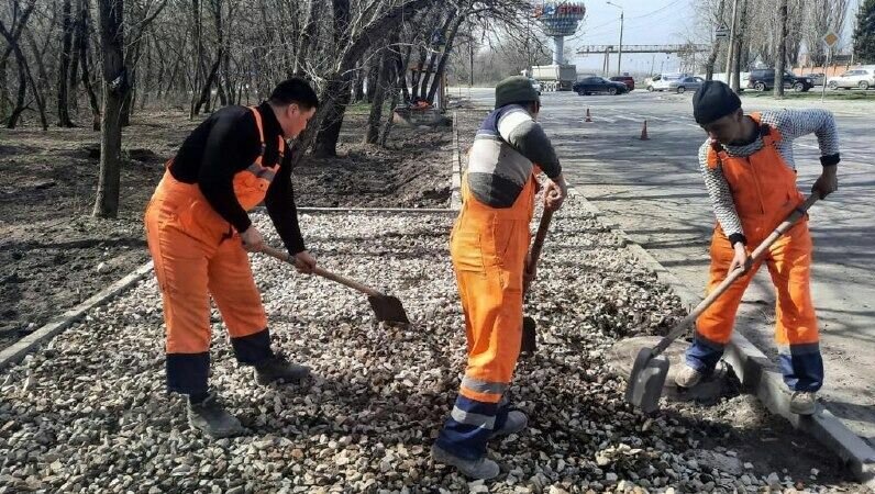     В Ростове в этому году планирует отремонтировать дороги на 18 улицах, на шести из них уже ведутся работы, подробностями поделился глава городской администрации Алексей Логвиненко в своем Telegram-канале.