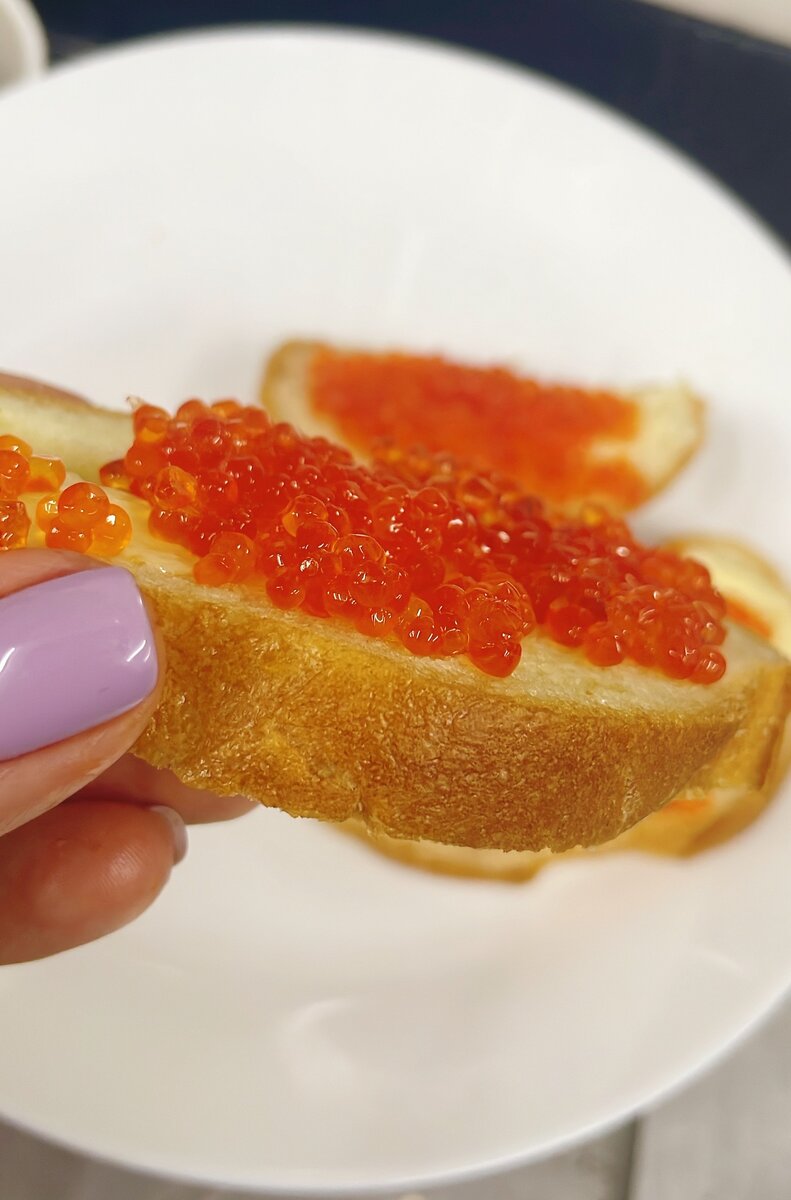 Бутерброд с икрой форели без сливочного масла