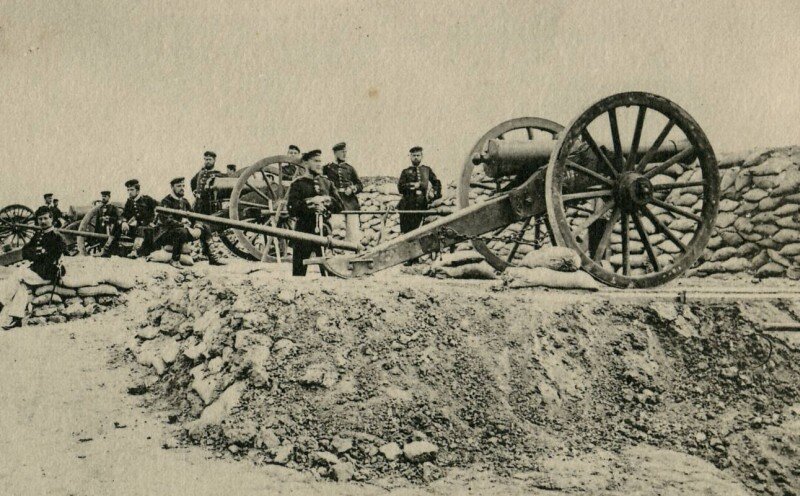 Прусская батарея, нацеленная на Париж.