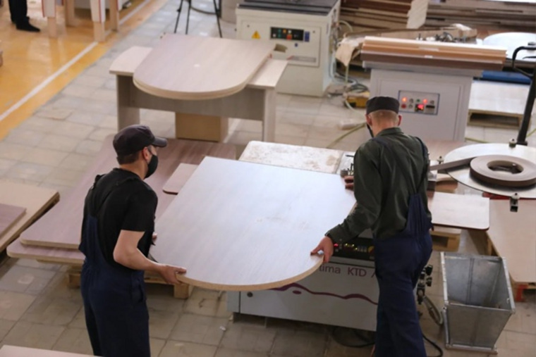    Изготовление мебели для учебных заведений в ИК-10 Екатеринбурга пресс-служба ГУФСИН Свердловской области