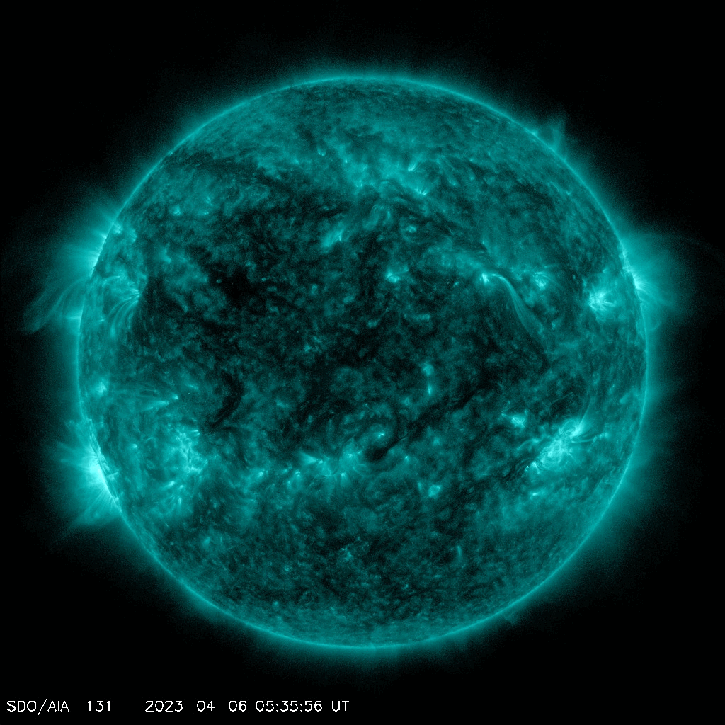 Солнечная вспышка 6 апреля по данным SDO. 
