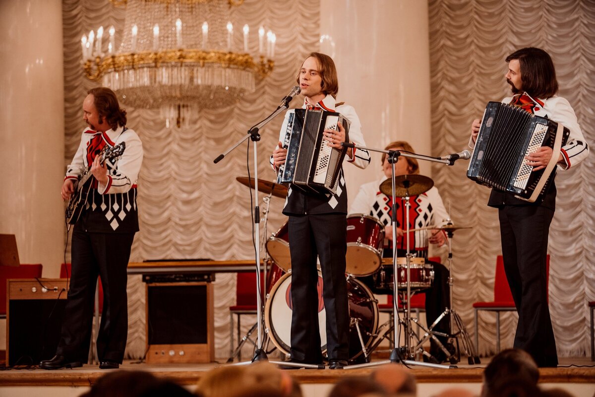 сериал за полчаса до весны, песняры, кто поет, фото tv.mail.ru