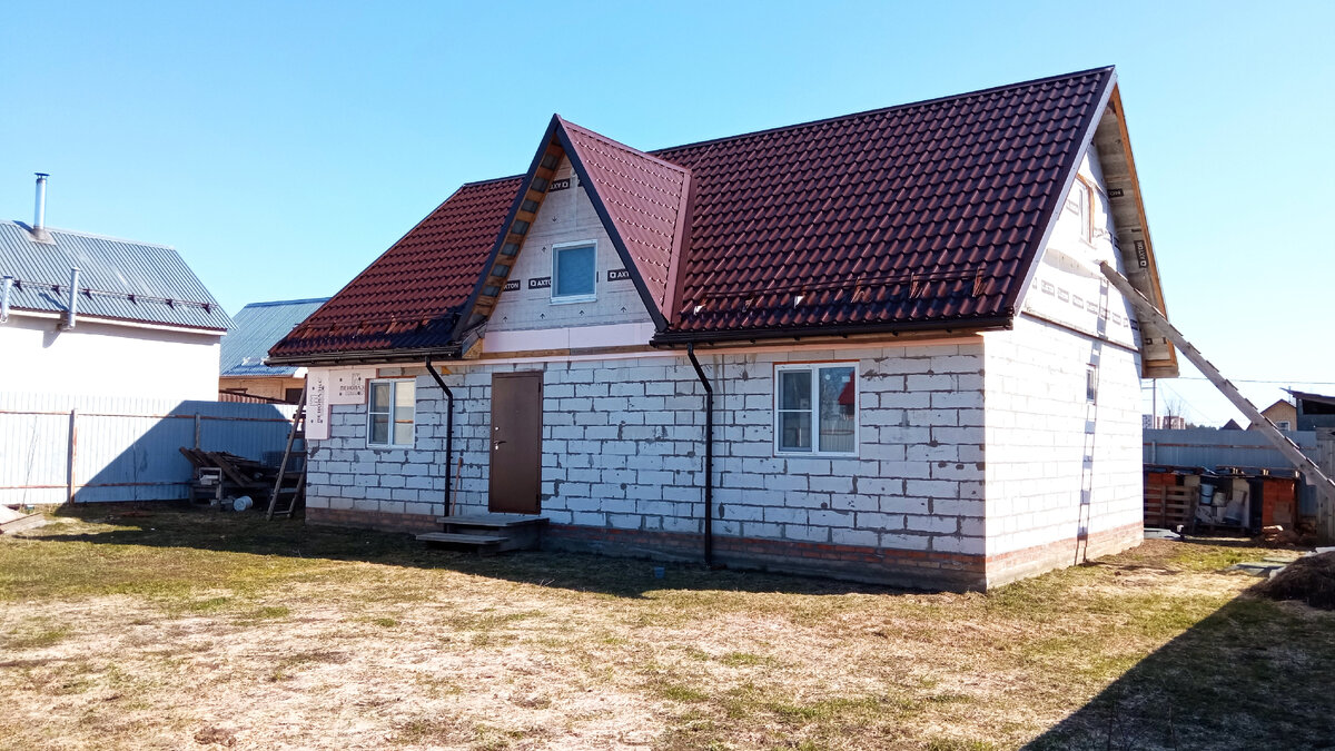 Одноэтажный дом с мансардой.