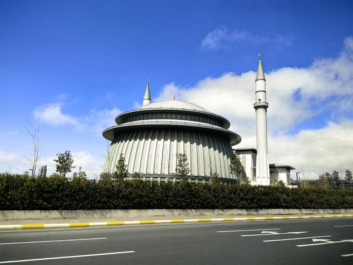 Фото из окна такси. 