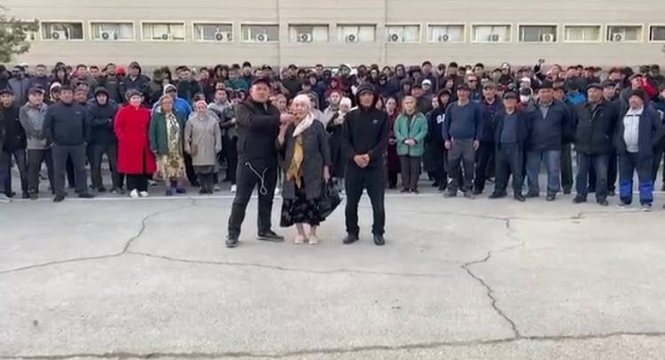    Кадр видео press.kz