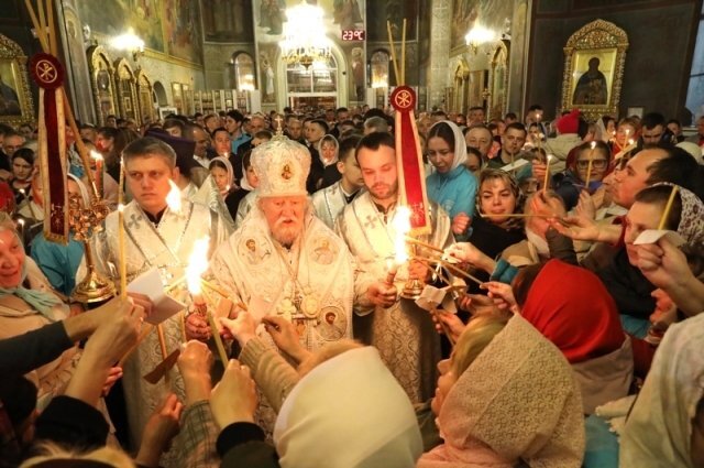    Можно ли посмотреть пасхальную службу по телевизору, а в храм не ходить?
