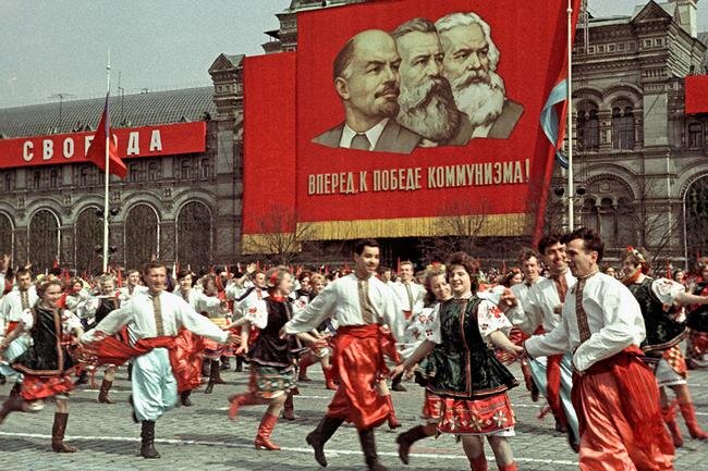 1 мая в Киеве и вышиванки