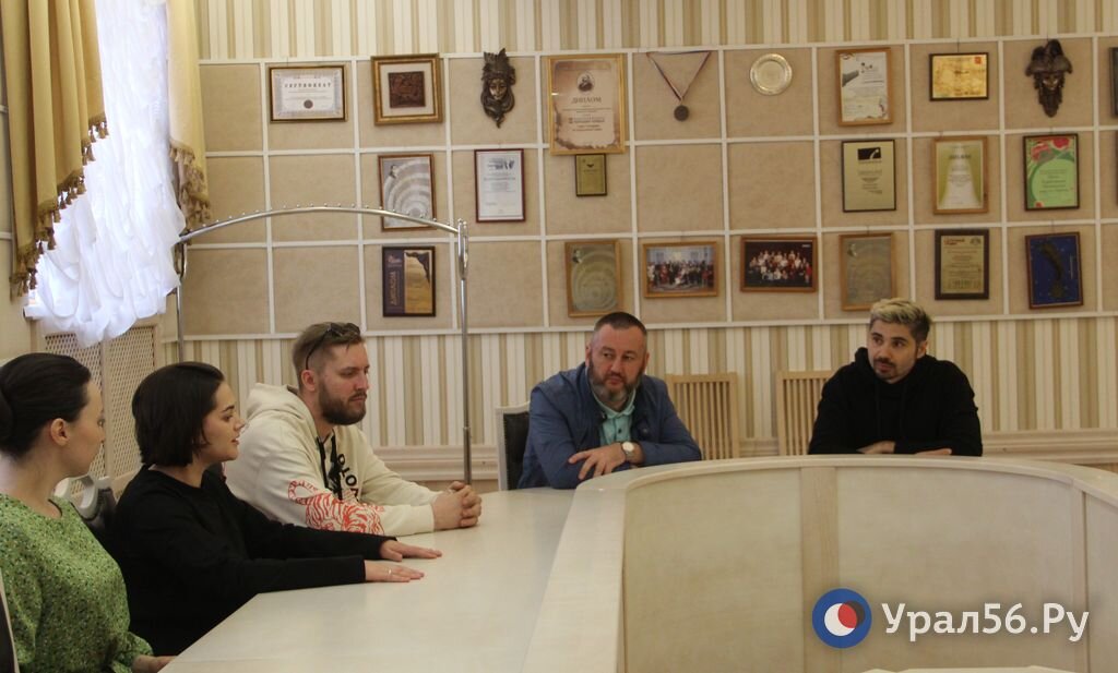    12 и 13 мая драматический театр в Орске представит спектакль «Старший сын»