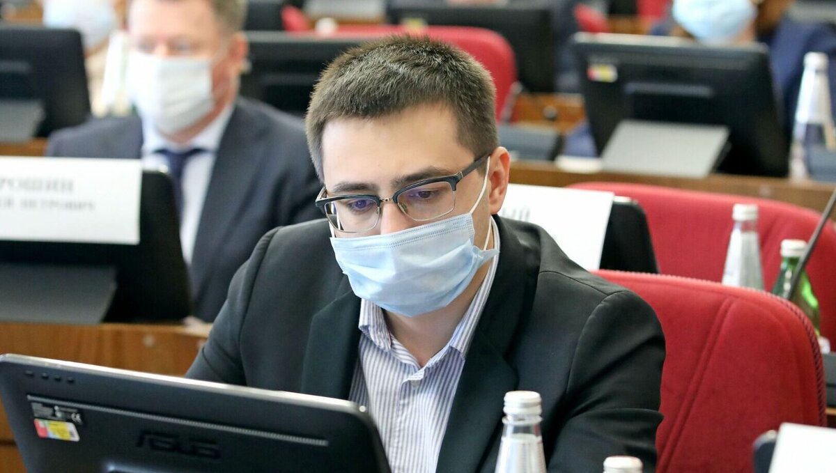     Якобы пострадавшие от рук бывшего депутата краевой Думы два министерства в своих показаниях пересказывали версию следственного комитета, сообщает корреспондент NewsTracker из зала суда.