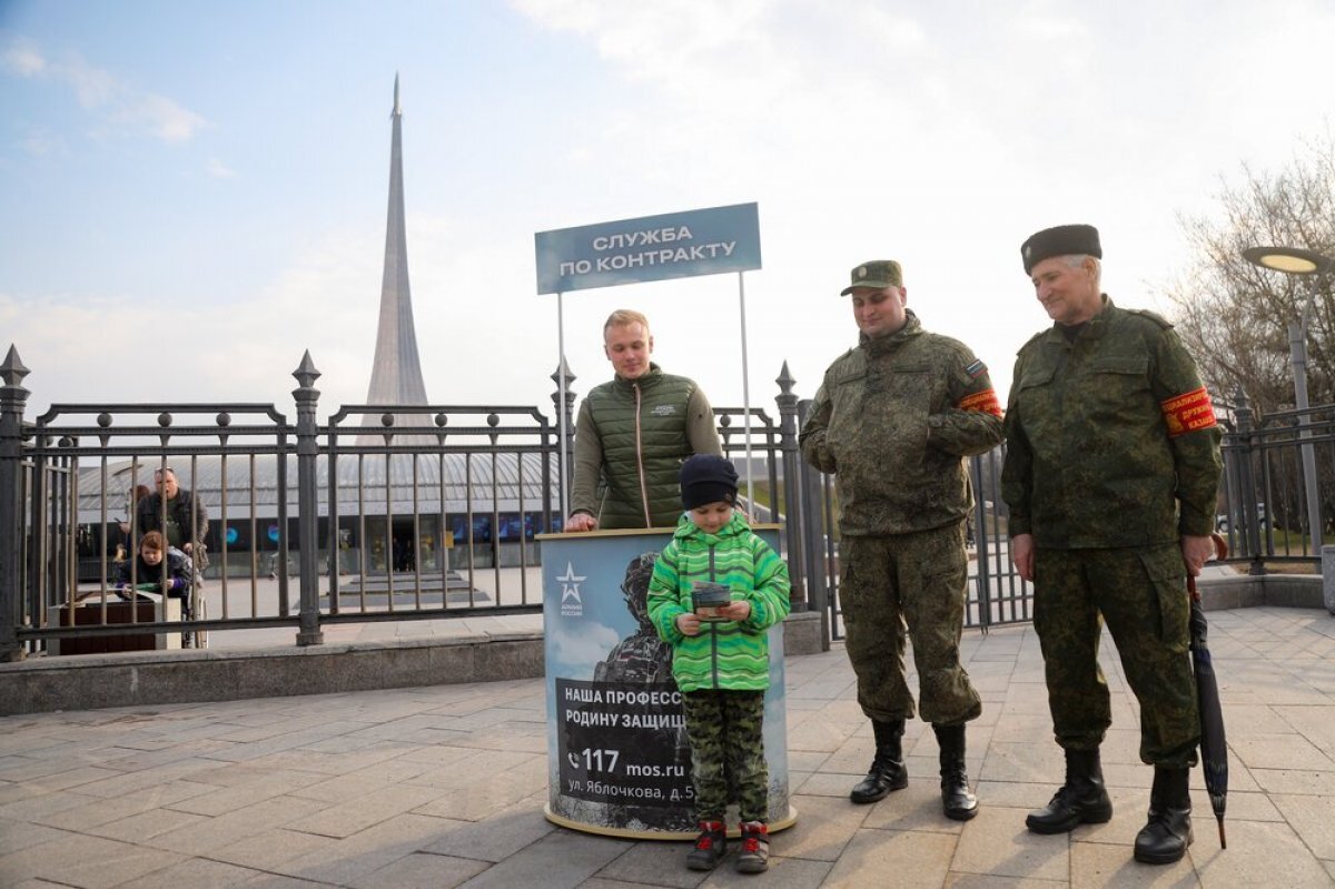    Депутат Медведев оценил работу пункта отбора на военную службу по контракту