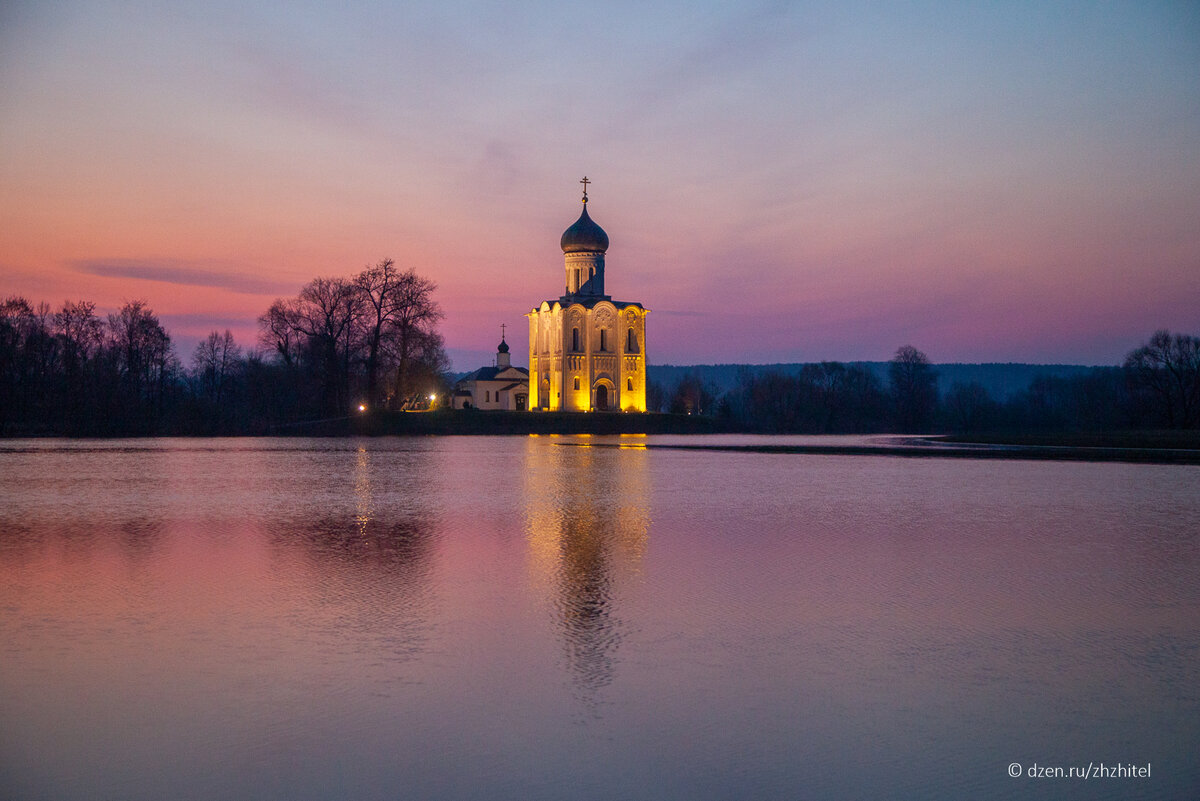 Самый красивый храм на Руси во время разлива. Церковь Покрова на Нерли |  ЖЖитель: путешествия и авиация | Дзен