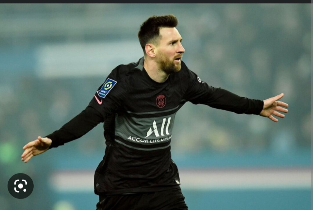 Форвард забил третий гол парижан в матче с «Лансом» (3:0, первый тайм) в 31-м туре Лиги 1. Ассистировал ему на 40-й минуте нападающий Килиан Мбаппе.С 24 марта Месси отметился 6 голами в 5 играх за национальную команду и клуб. Забить за это время не удалось только «Лиону» (0:1).В текущем розыгрыше чемпионата Франции на счету 35-летнего футболиста 15 голов и 14 голевых передач.