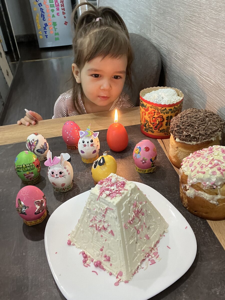 Камилла готовилась к пасхе. 