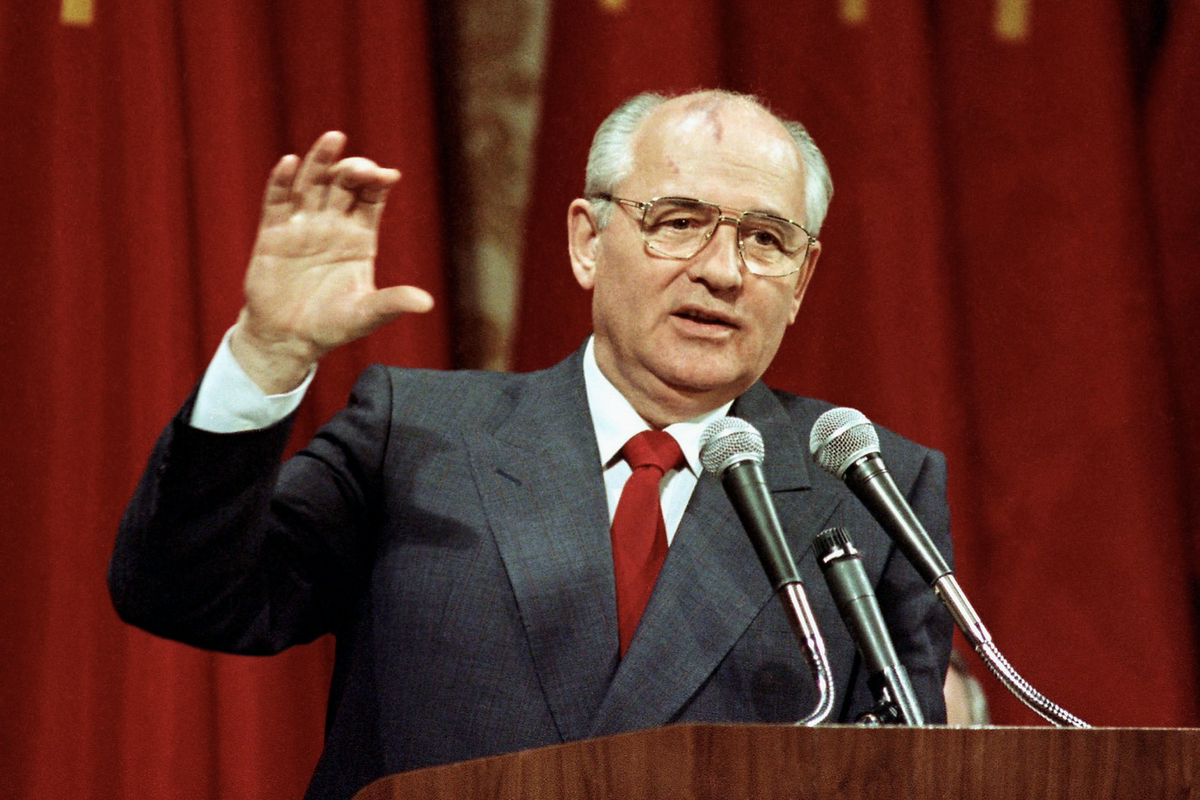 М. С. Горбачев: «Получаю мало?» 