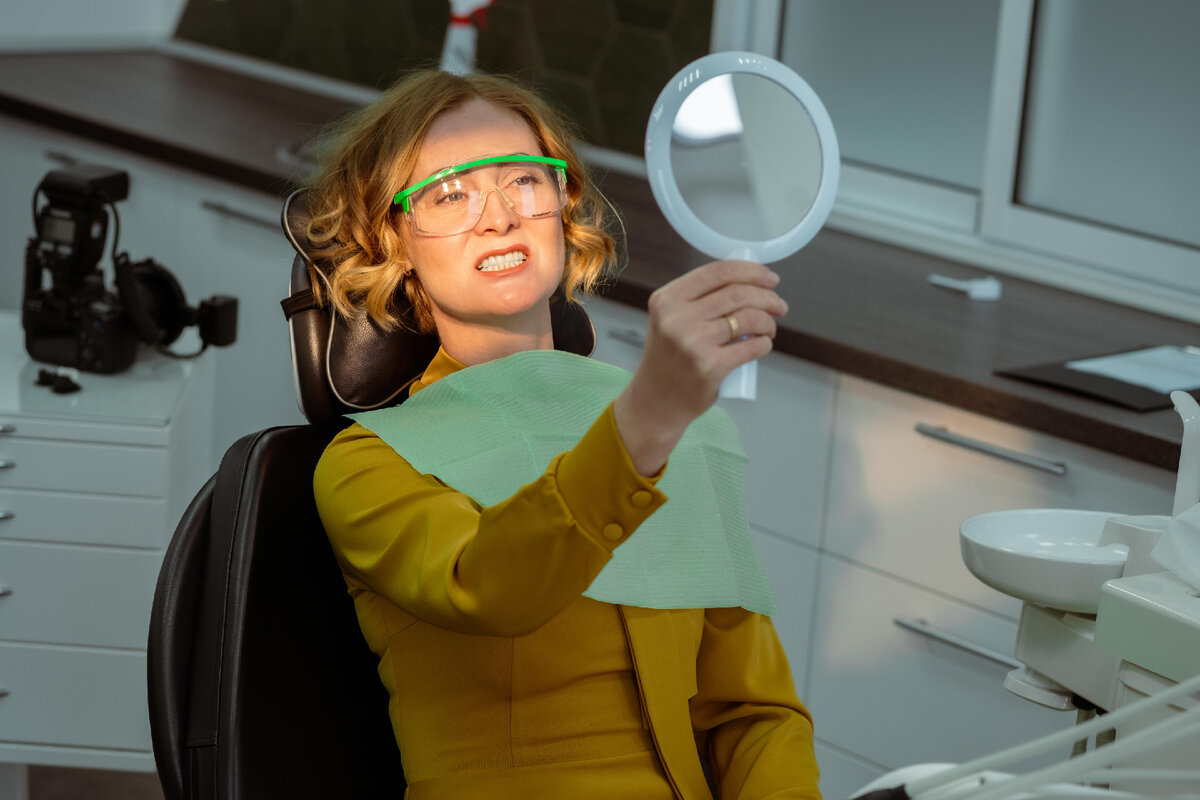 По-настоящему правильно чистить зубы можно научиться только у стоматолога-гигиениста. 