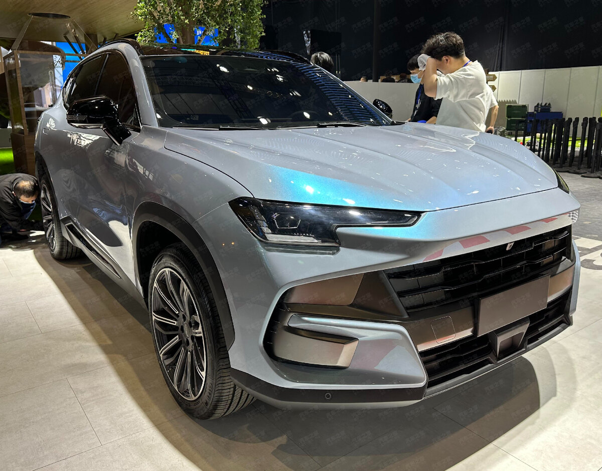 На фото: кроссовер Jetour X-2 на Шанхайском автосалоне 2023