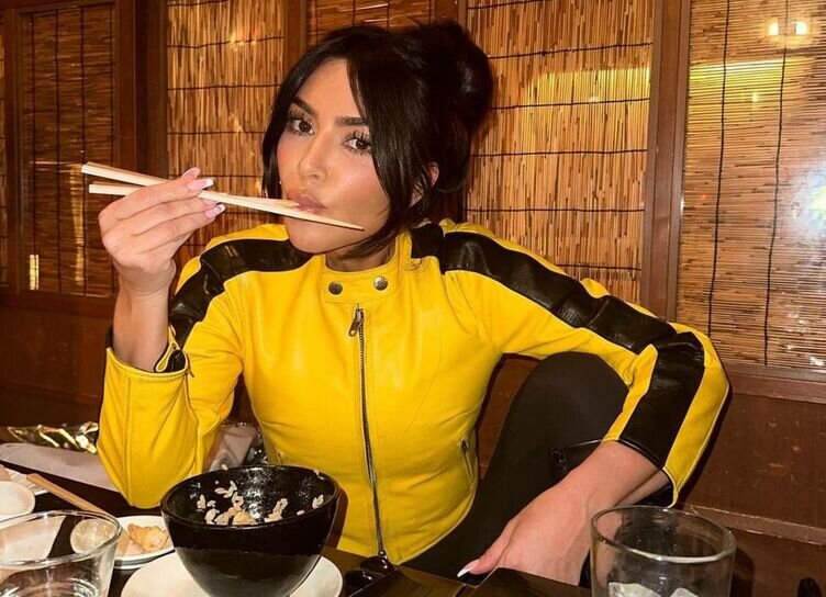    Ким Кардашьян повторила культовый образ Умы Турман из фильма "Убить Билла"