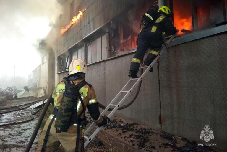    В Оренбурге пожар в производственном здании на улице Заводской потушили Кристина Просвиркина