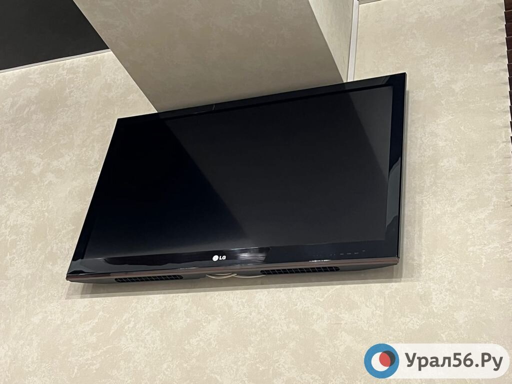    В Орске мужчина избил телевизором бывшую жену из-за ревности