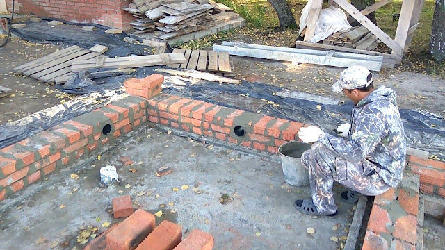 Зачем нужны продухи в фундаменте дома и как их обслуживать осенью