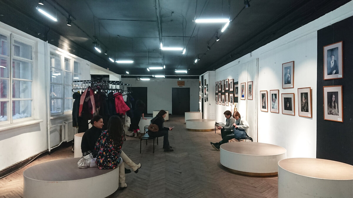 Фойе перед залом Театра Драматических Импровизаций