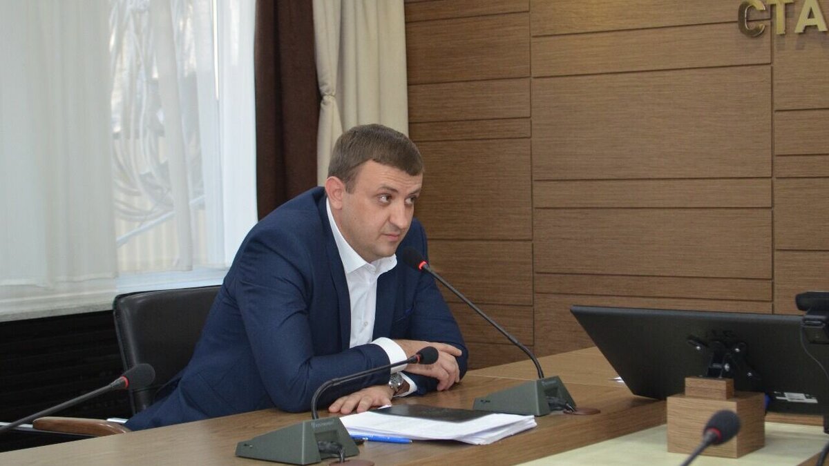     Заместитель министра и несколько сотрудников министерства сельского хозяйства Ставрополья дали показания в суде бывшего депутата, которого обвиняют в незаконном получении грантов и субсидий, показания выслушал корреспондент NewsTracker.