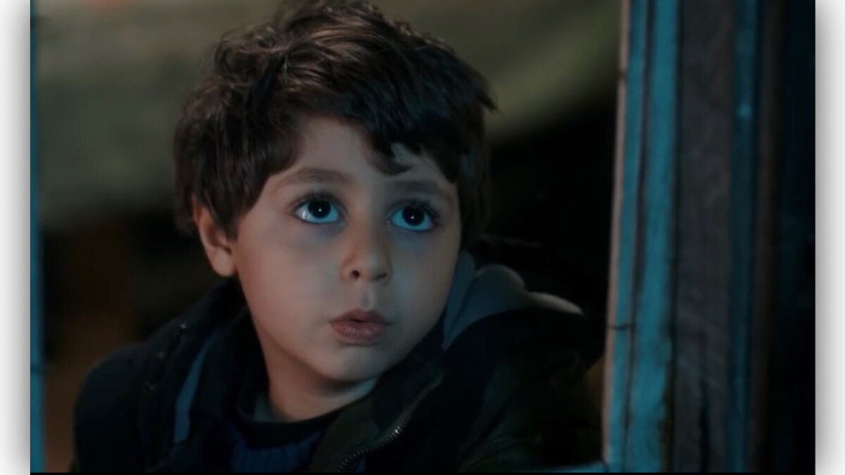 Стоп кадр Турецкий сериал «Истерзанная»(в Турции название «Ты расскажи , Карадениз»)