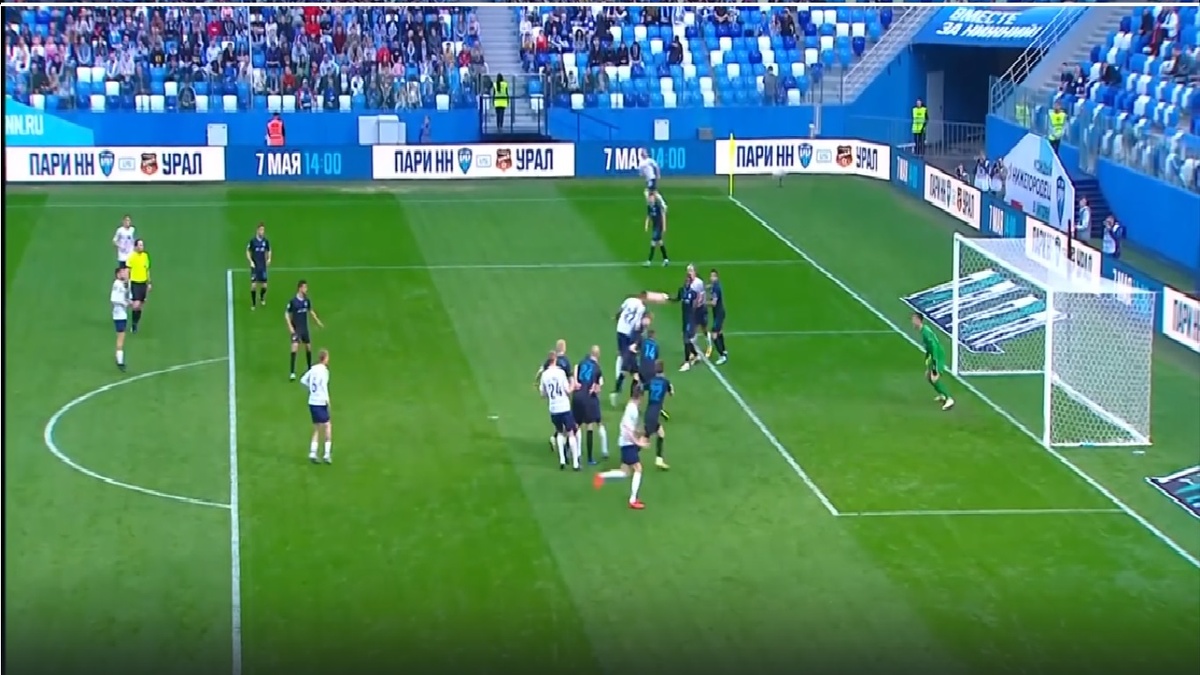 Костанца забивает гол