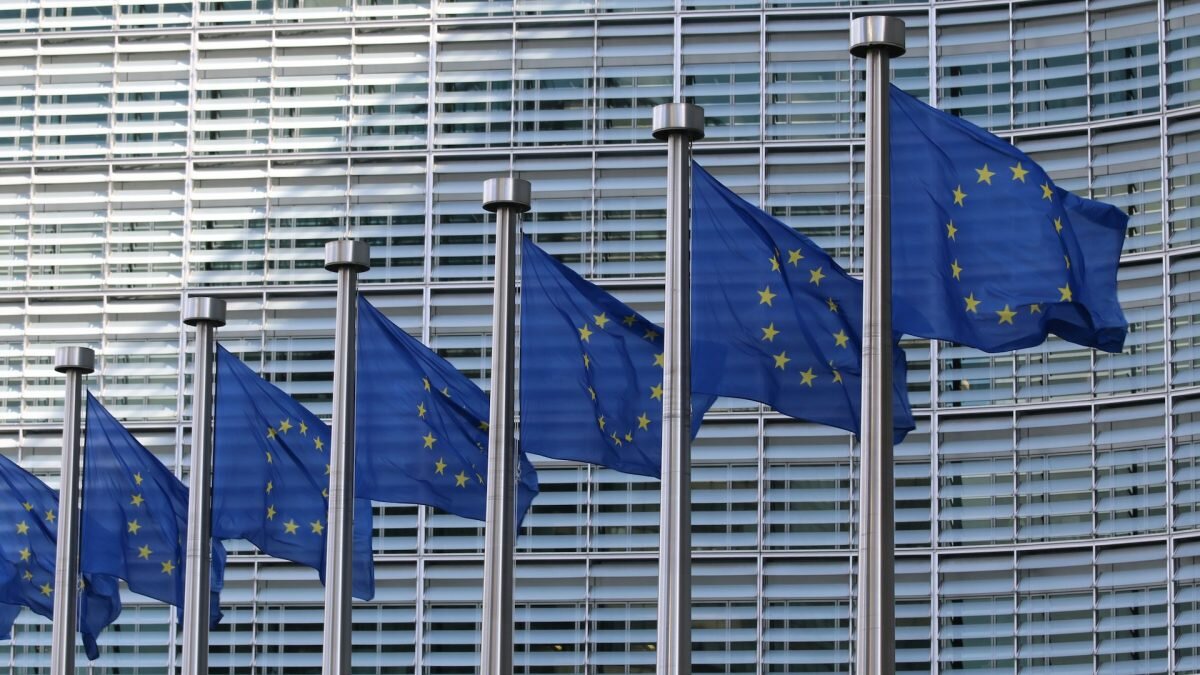    Фото: Unsplash. Не было обнаружено нарушений западных санкций против РФ со стороны Казахстана. Важные экономические новости на 25 апреля 2023 года. Эрлен Абдулманов