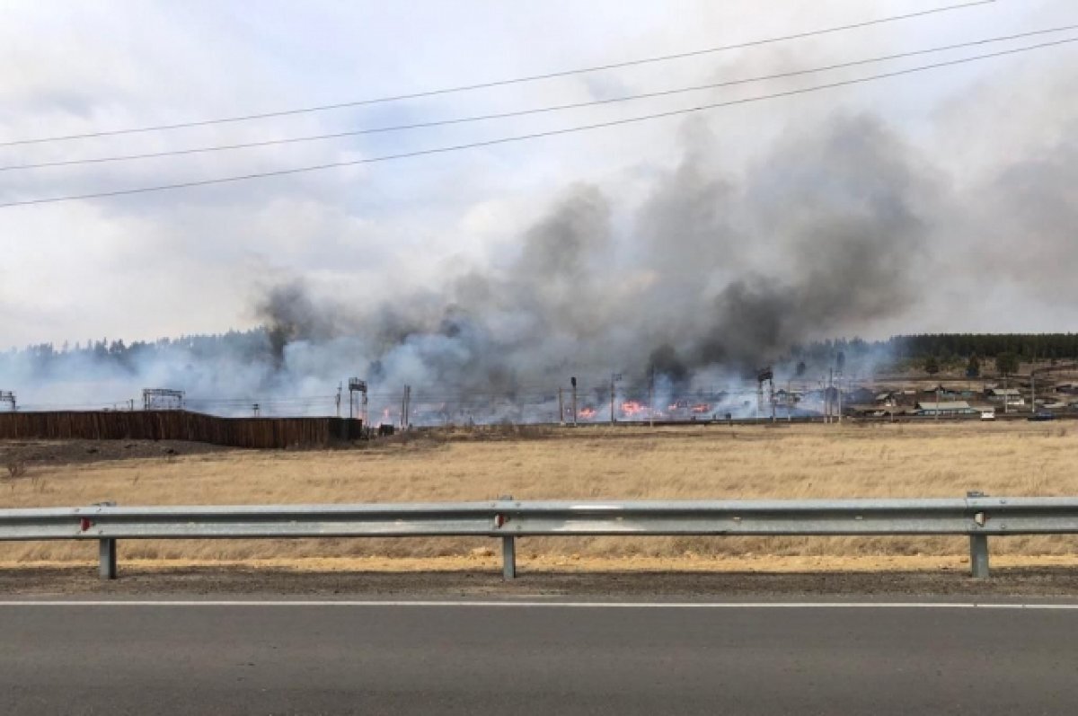    Эвакуация началась из-за пожара на мебельном комбинате в посёлке Забайкалья