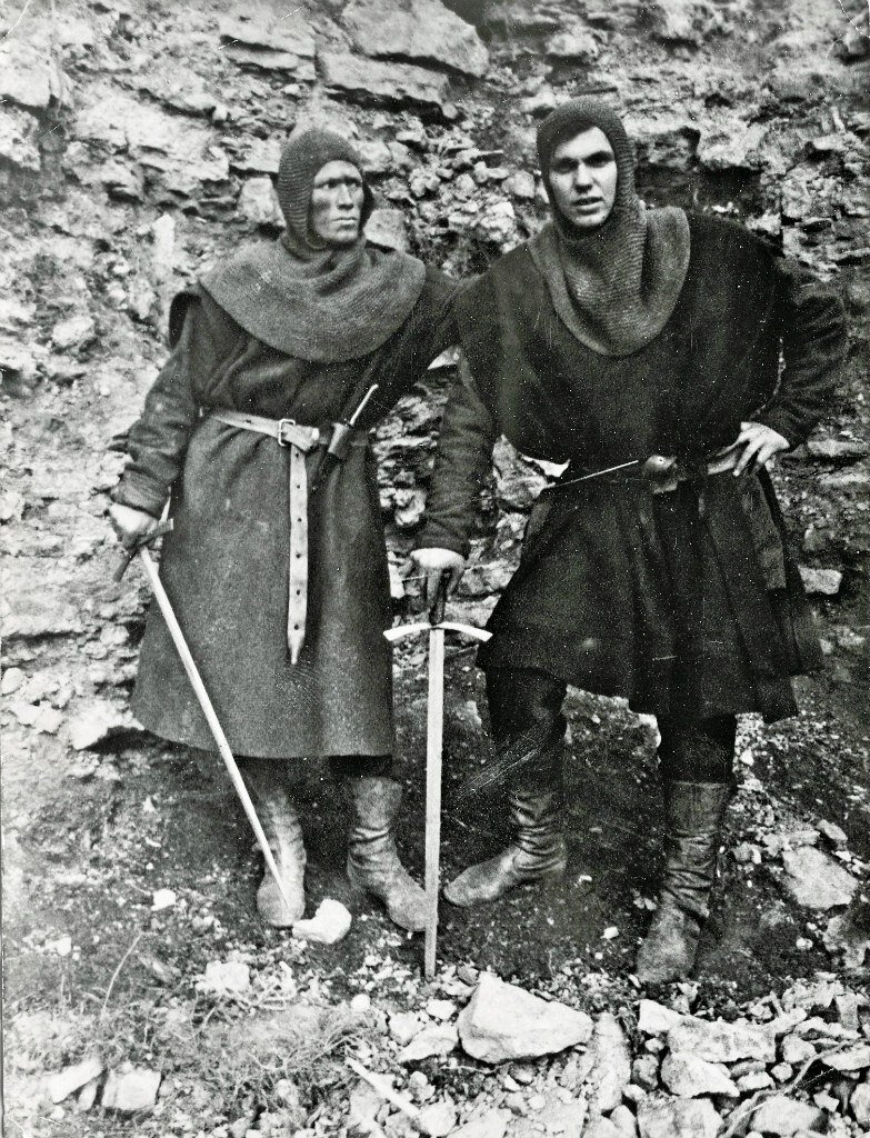 Каскадёры Олег Василюк и Николай Ващилин, " Король Лир", съёмки в Ивангороде, 1969