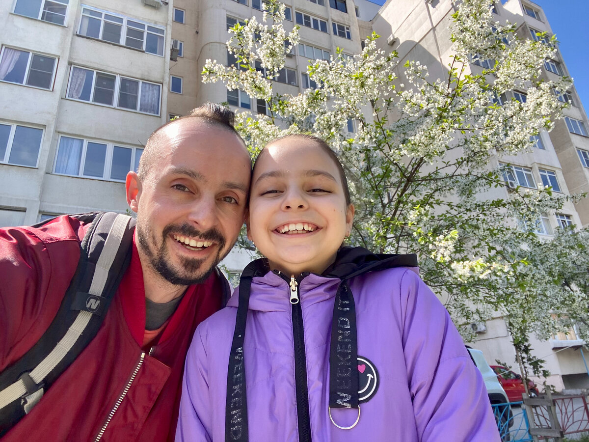 Это мы только что вынесли мусор и решили сфоткаться возле дома 23.04.2023