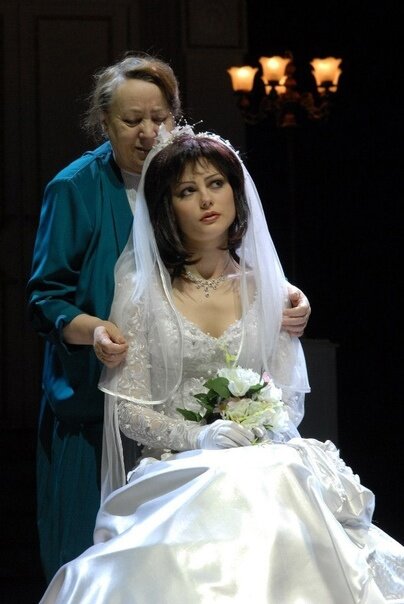 Людмила Кальман на сцене Курского театра. Фото Яндекс.Картинки