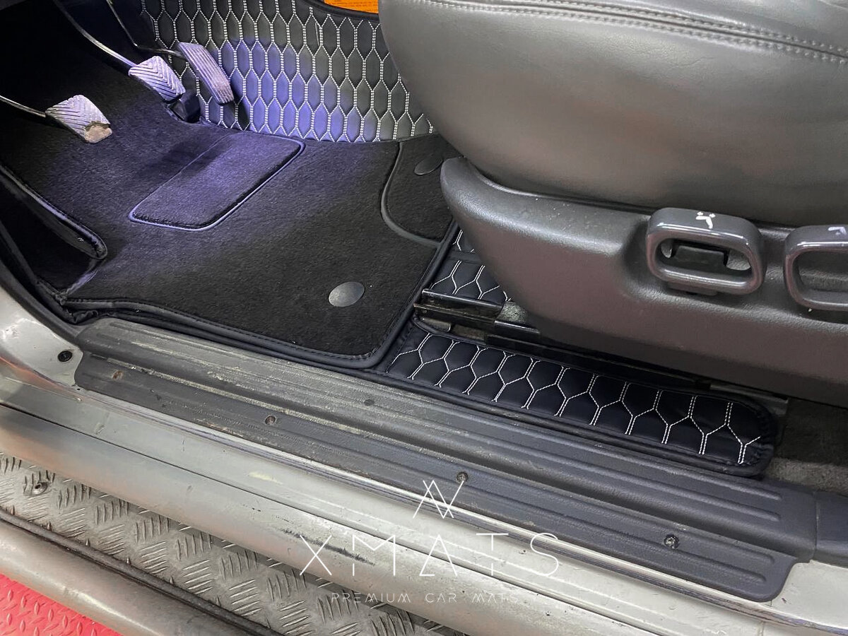 Коврики из экокожи на Mitsubishi Pajero 2