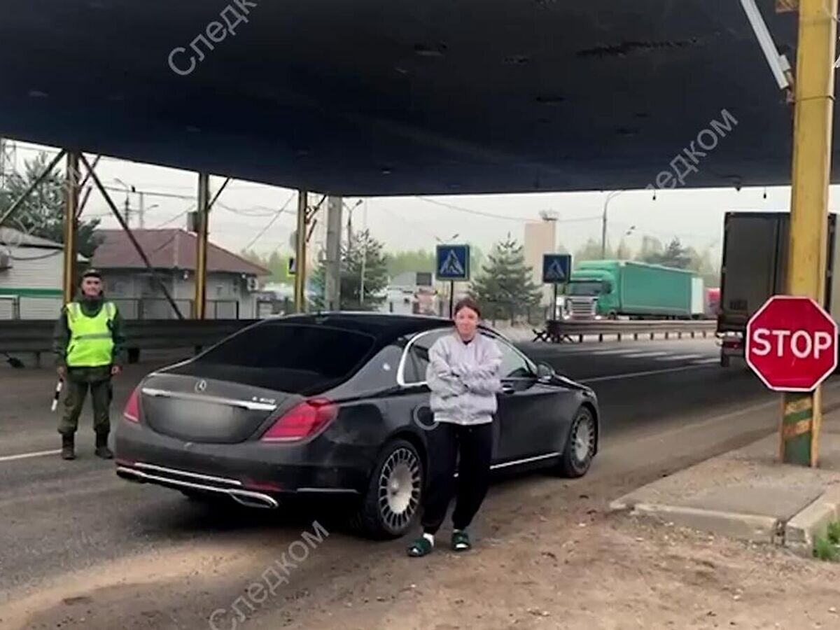    Блогер Елена Блиновская, задержанная сотрудниками правоохранительных органов при попытке пересечь границу Российской Федерации. Скриншот видео© РИА Новости / СК РФ