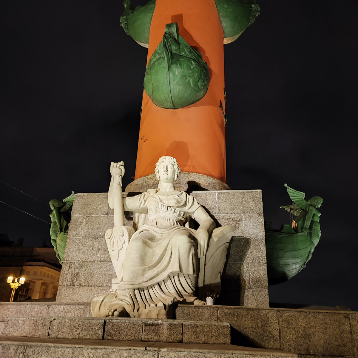 Ростральные колонны