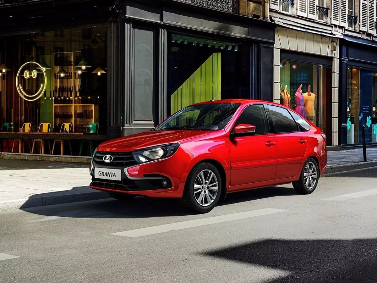    В сети появились первые фотографии новой Lada Granta 2