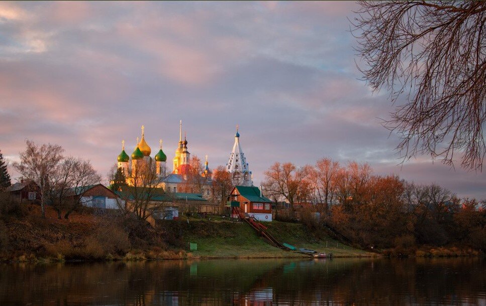 Коломенское Церковь осень