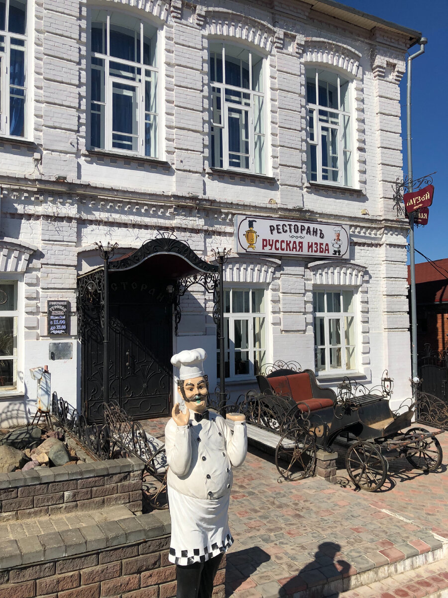 Фото автора. Веселый повар приглашает отведать блинчиков с икоркой…