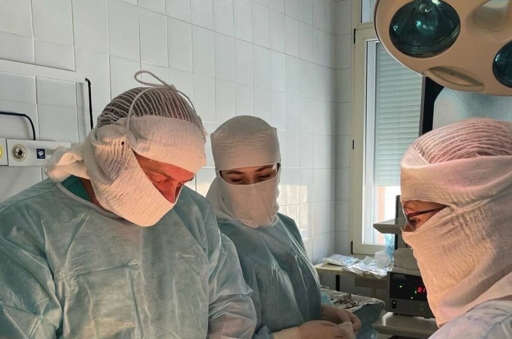    Хирурги Сургута удалили 15-летней девочке 30-сантиметровую опухоль