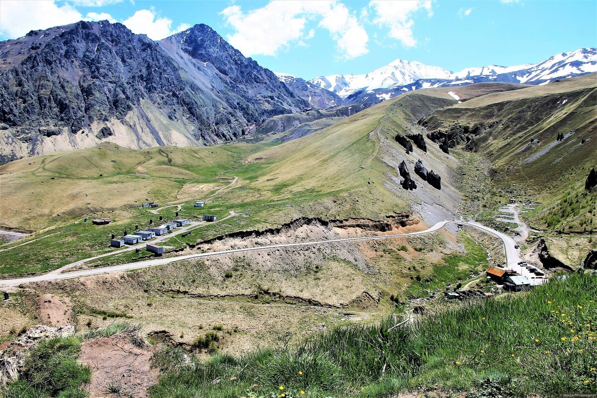 Экскурсия в урочище Джилы-Су: дорога, водопады, Эльбрус и скалы в фото и  отзыве от туриста | Туристер.Ру | Дзен