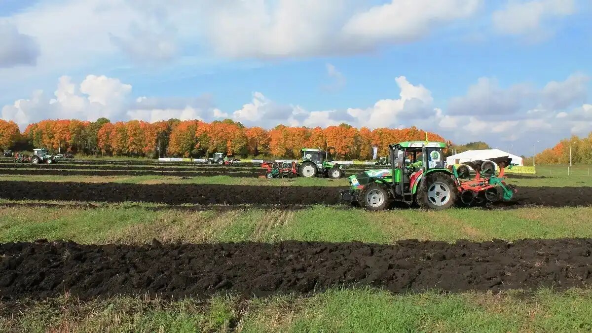 DEUTZ-FAHR Agrolux 4.80: что надо знать российскому фермеру? | ГлавПахарь |  Дзен