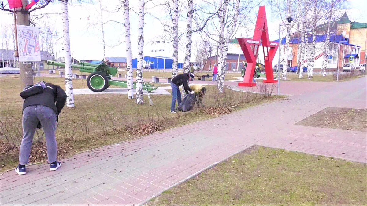    В Междуреченском прибрали парк Победы