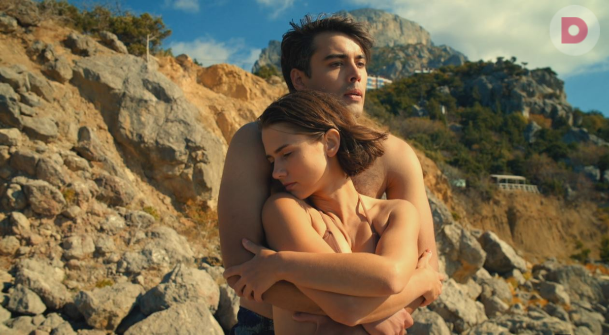 Общение с бывшим одноклассником Стасом заставляет Марину приглядеться к нему поближе