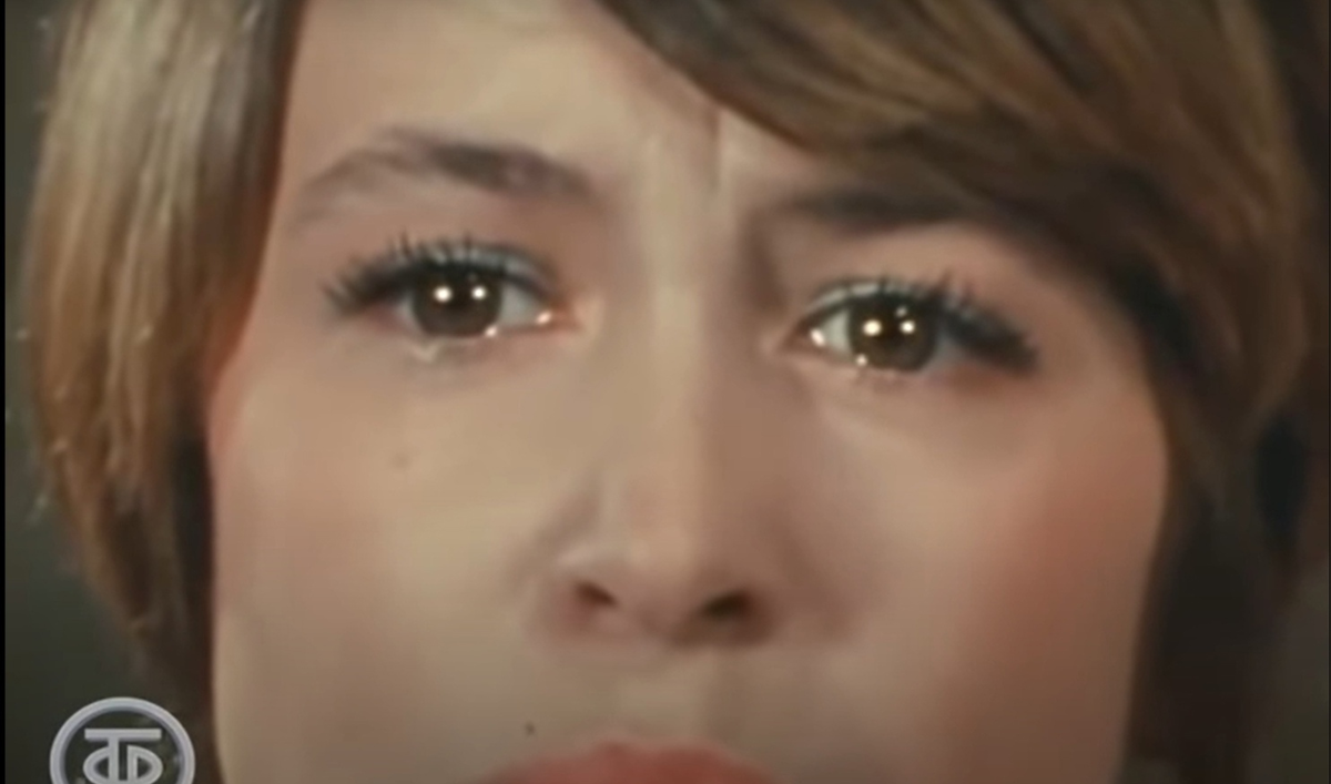 М.Неёлова - Вероника. Финал спектакля.